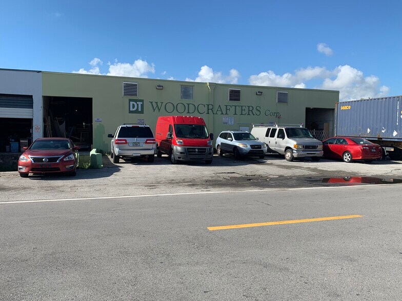 Primary Photo Of 1675 W 31st Pl, Hialeah Manufacturing For Lease