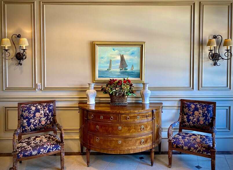 More Photos Of 63 Kercheval Ave, Grosse Pointe Farms Office For Lease