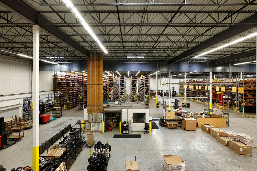 More Photos Of 2500 NE Kennedy St, Minneapolis Warehouse For Sale