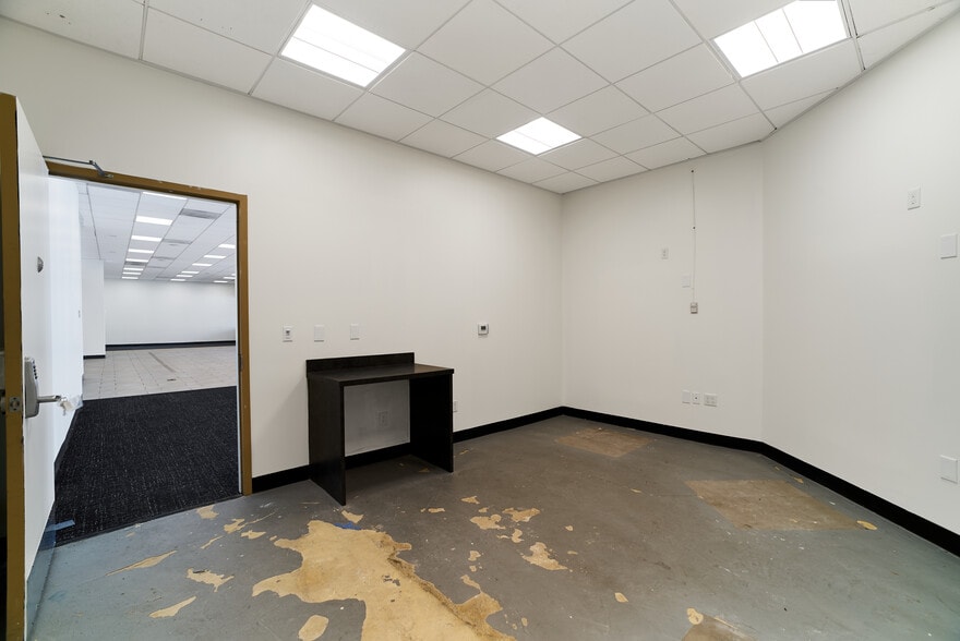 More Photos Of 108 W 3rd St, Long Beach Restaurant For Lease