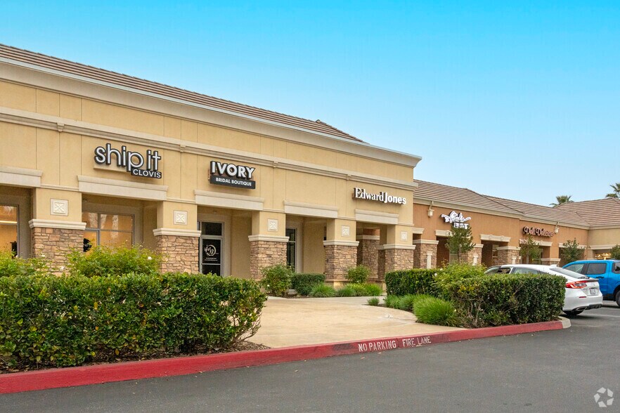 More Photos Of 1990 N Fowler Ave, Clovis General Retail For Lease