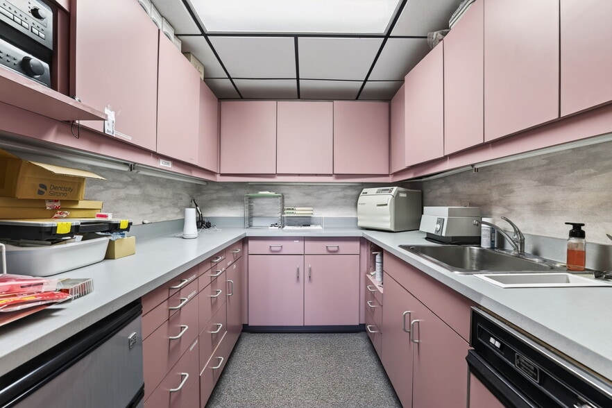 More Photos Of 1870 Avondale Ave, Sacramento Medical For Sale