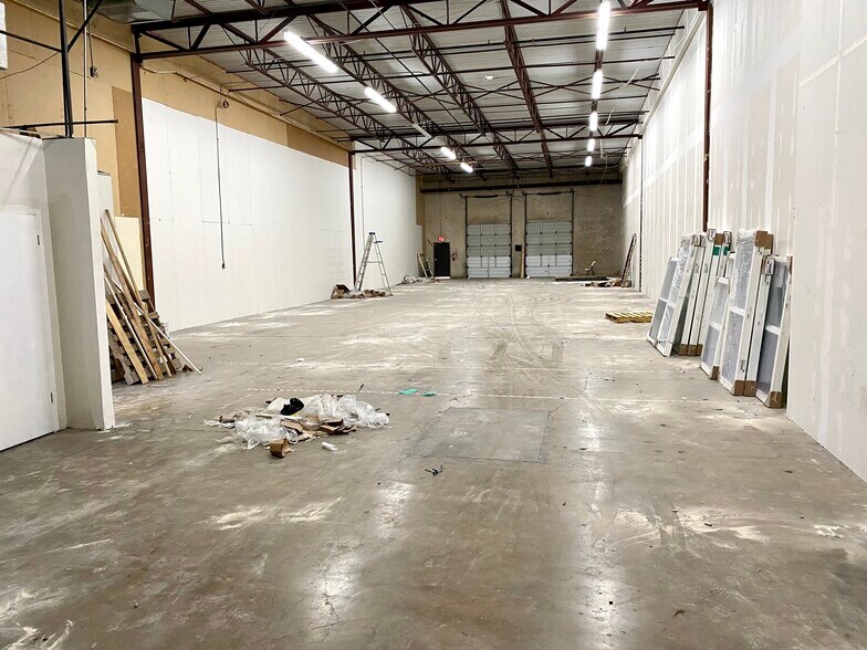 More Photos Of 5405 Bandera Rd, San Antonio Light Distribution For Lease