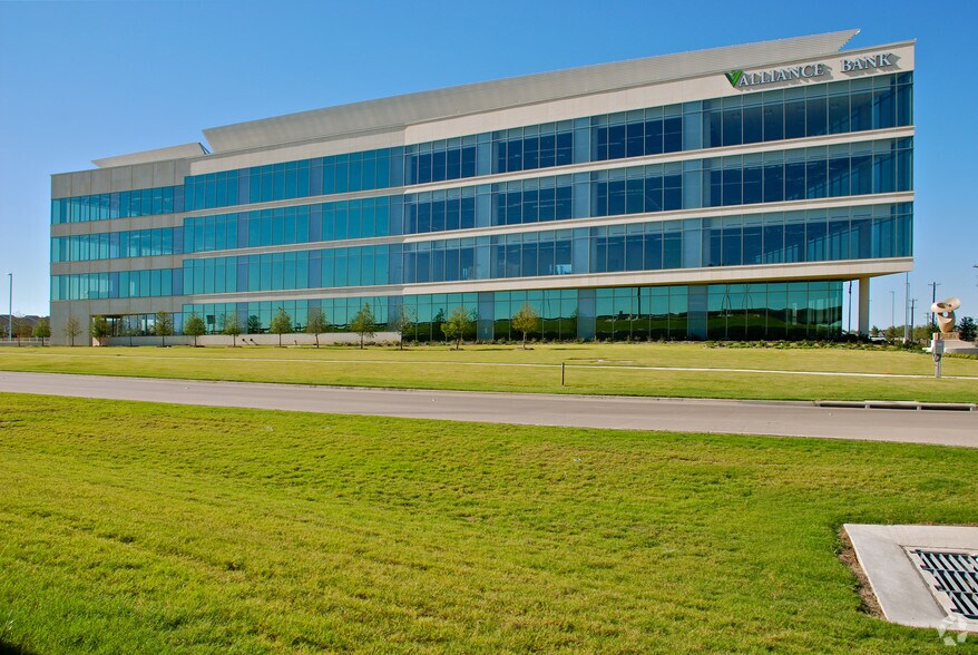 More Photos Of 5900 S Lake Forest Dr, McKinney Office For Lease