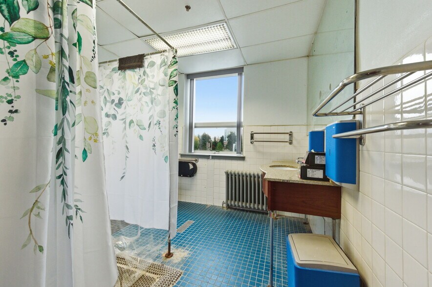 More Photos Of 910 Gilpin Ave, Wilmington Medical For Sale