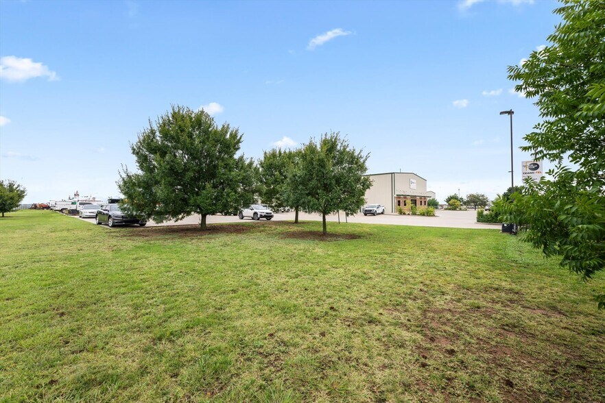 More Photos Of 12400 S Sunnylane Rd, Moore Manufacturing For Lease