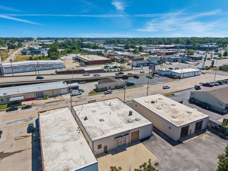 More Photos Of 311 N Waverly Ave, Springfield Warehouse For Lease