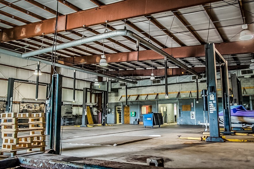 More Photos Of 101 Watters Dr, Dwight Auto Dealership For Sale