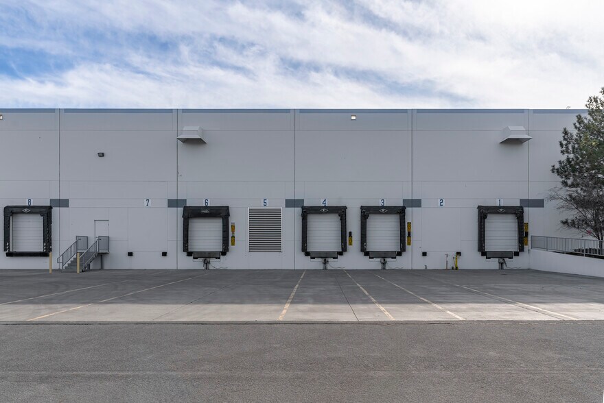 More Photos Of 2275 E Newlands Dr, Fernley Distribution For Lease