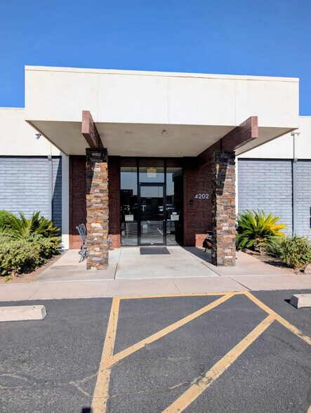 More Photos Of 4202 E Raymond St, Phoenix Service For Sale