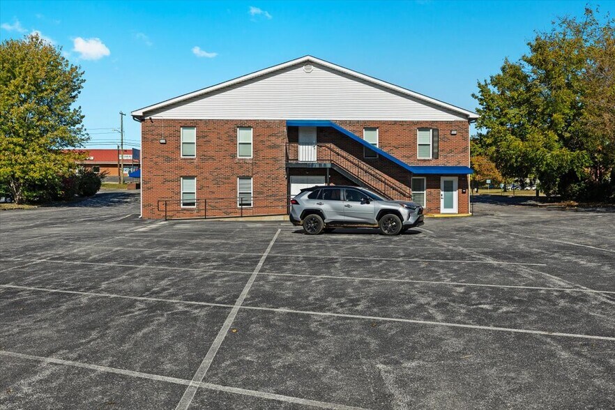 More Photos Of 617 Mulberry St, Elizabethtown Office For Sale