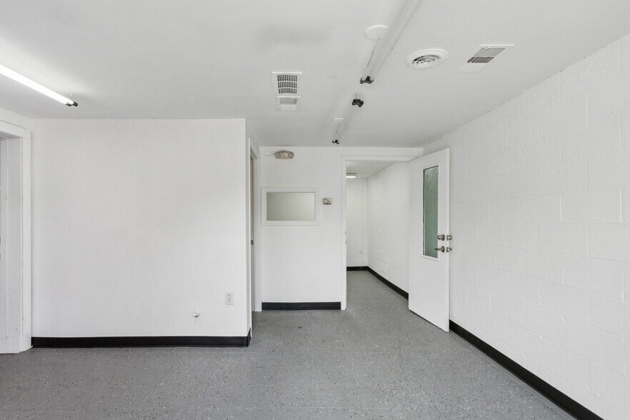 More Photos Of , Atlanta General Retail For Sale