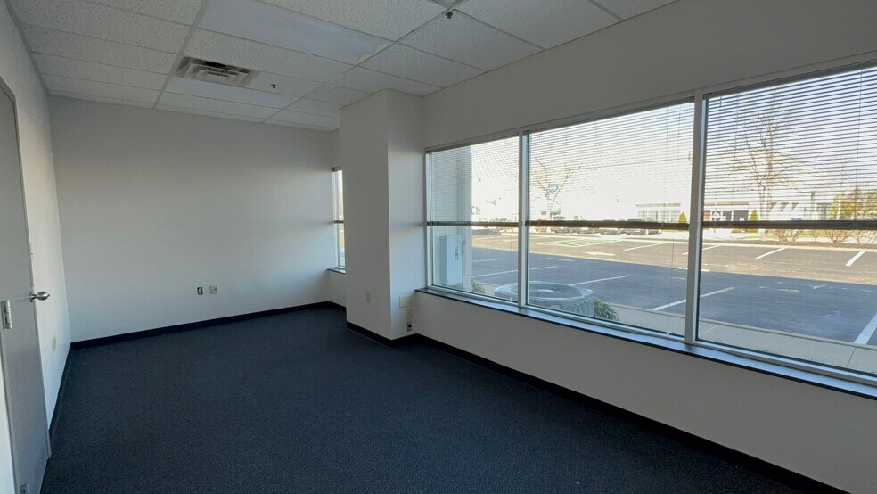 More Photos Of 1720 Fortune Ct, Lexington Light Distribution For Lease