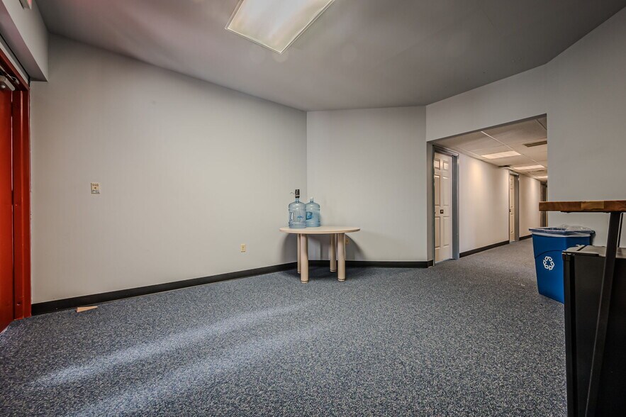 More Photos Of 77 E Main St, Newark Loft Creative Space For Sale