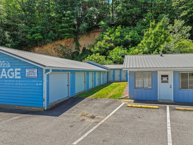 More Photos Of 8275 Carolina Blvd, Clyde General Retail For Sale