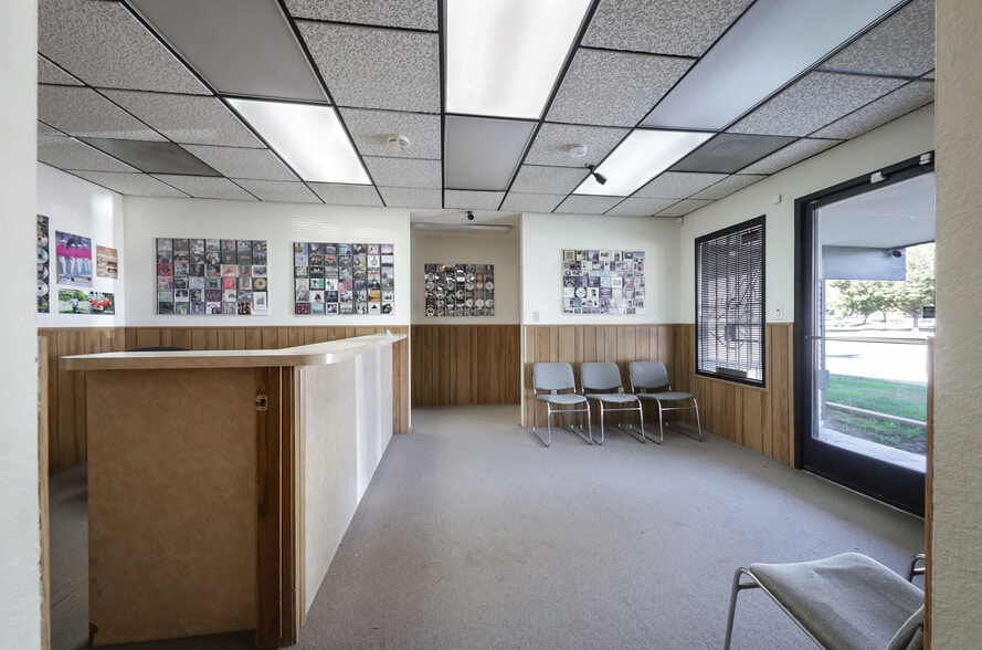 More Photos Of 931 26th St, Bakersfield Movie Radio TVStudio For Sale
