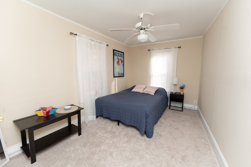 More Photos Of 218 S Washington St, Mt Pleasant Office For Sale