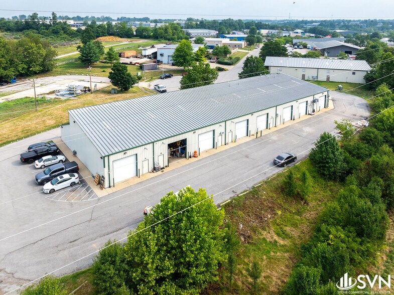 More Photos Of 1050 Enterprise Dr, Lexington Warehouse For Lease