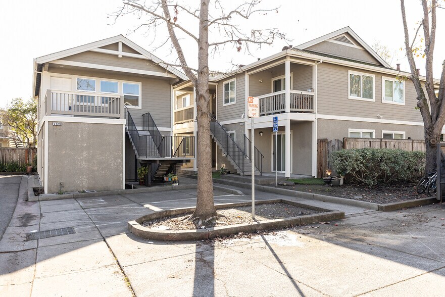 More Photos Of 2131 Naomi Pl, Santa Rosa Apartments For Sale