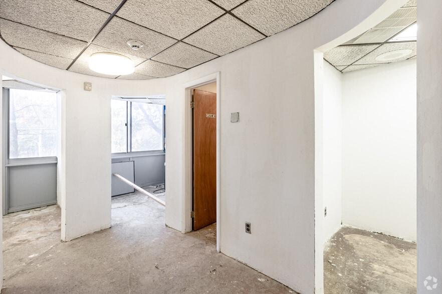 More Photos Of 1350 15th St, Fort Lee Apartments For Lease