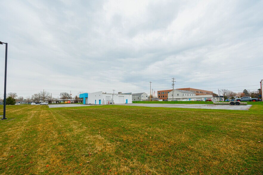 More Photos Of 4011 E Main St, Columbus Freestanding For Lease