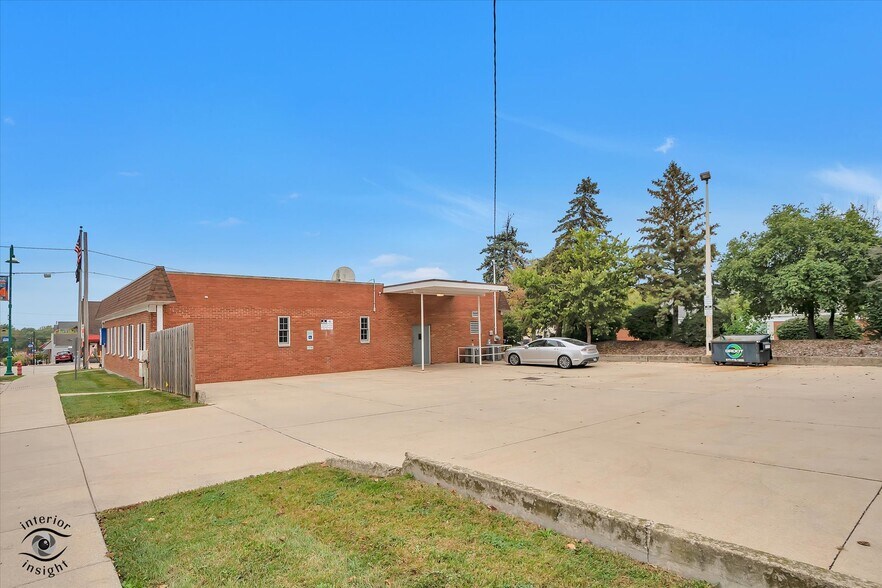 More Photos Of 26 S Madison St, Oswego Post Office For Sale