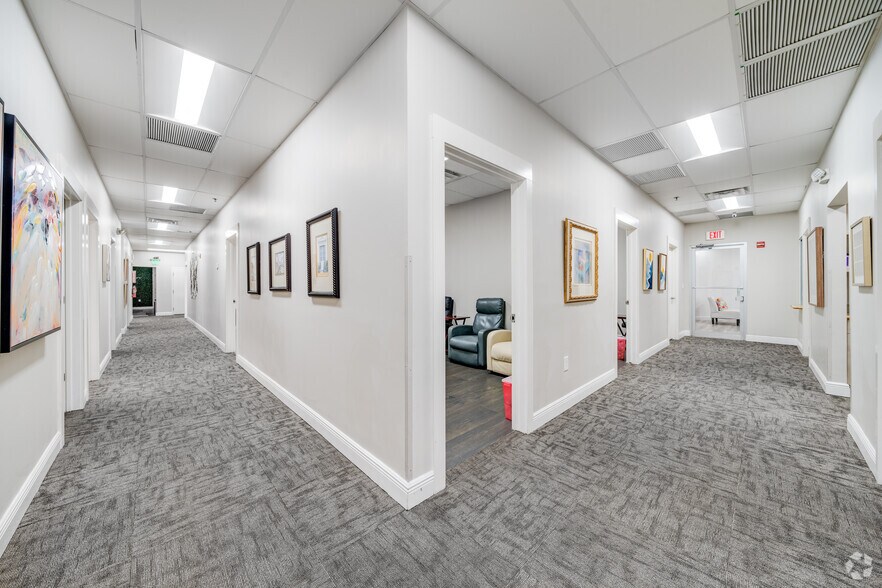 More Photos Of 5975 Sunset Dr, Miami Medical For Lease