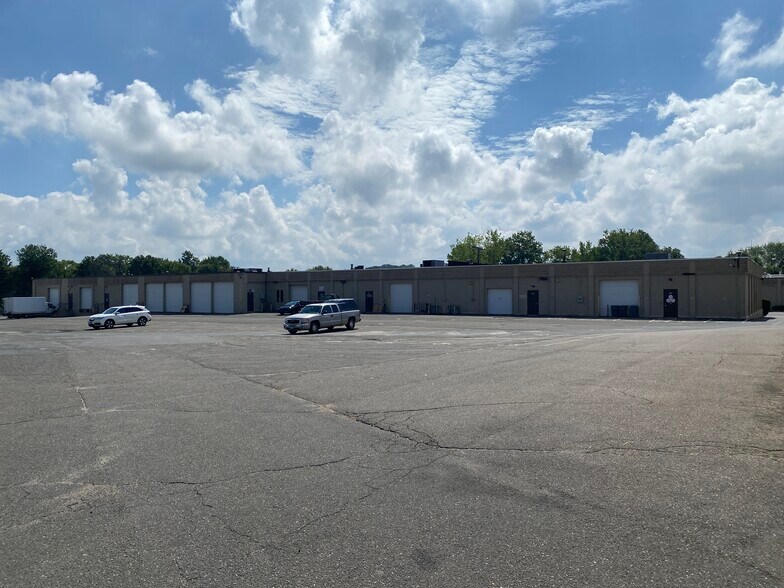 More Photos Of 7 Andover Dr, West Hartford Unknown For Lease