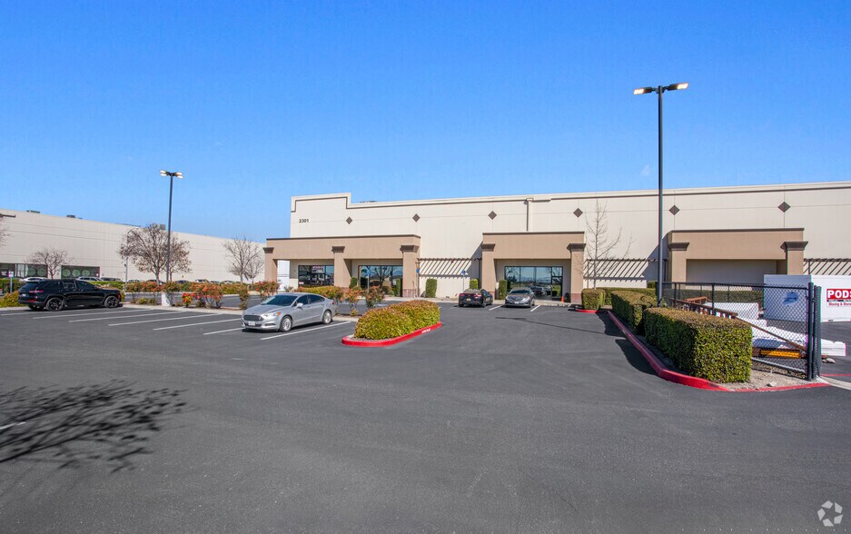 More Photos Of 2301 W Louise Ave, Manteca Distribution For Lease
