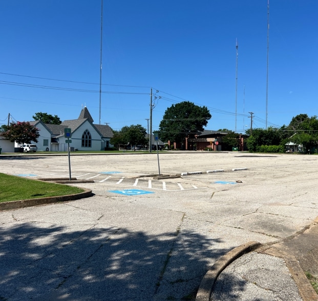 More Photos Of 700 Bennett St, Cedar Hill Schools For Sale
