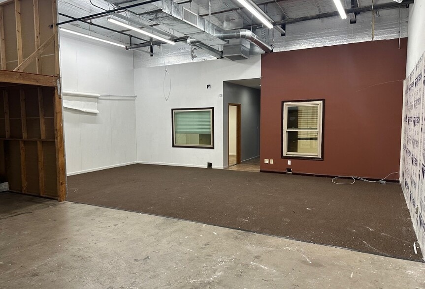 More Photos Of 7950 E Acoma Dr, Scottsdale Research And Development For Lease