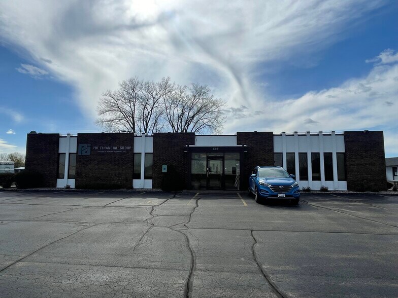 Primary Photo Of 601 N Lynndale Dr, Appleton Office For Sale
