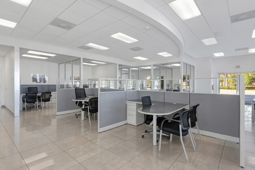 More Photos Of 2611 Ambassador Caffery Pky, Lafayette Storefront For Sale