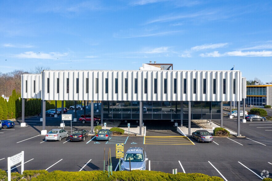 More Photos Of 1373 Broad St, Clifton Office For Lease