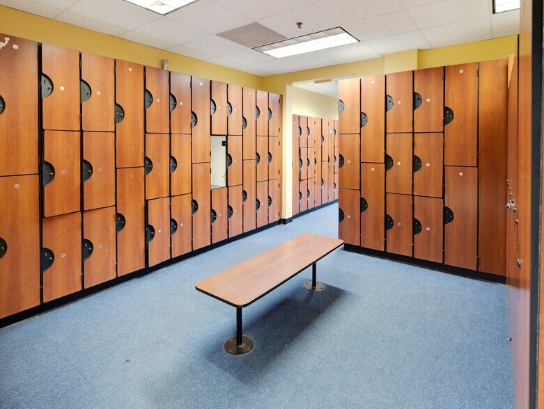 More Photos Of 1975 Melissa Ln, Aurora General Retail For Sale