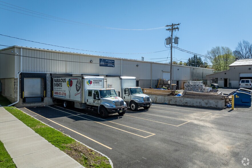 More Photos Of 300 W Stiger St, Hackettstown Distribution For Lease