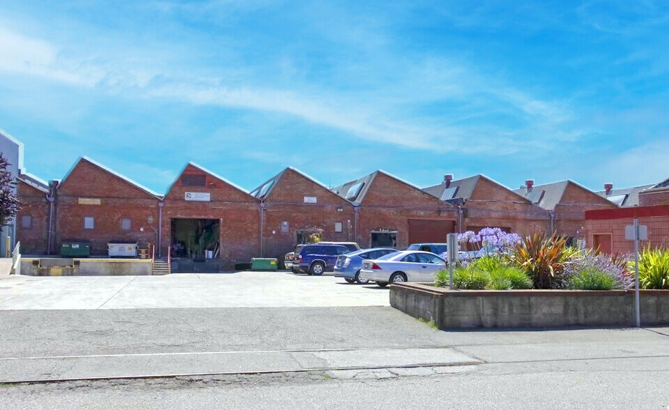 More Photos Of 2130-2220 Livingston St, Oakland Light Manufacturing For Lease