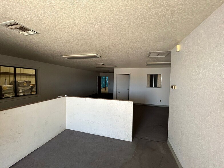 More Photos Of 100 E 9th St, Douglas Warehouse For Sale