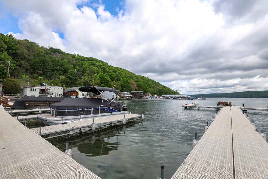 More Photos Of 24 Water St, Hammondsport Hotel For Sale