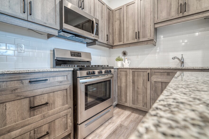 More Photos Of 52 Barton St E, Hamilton Storefront Retail Residential For Sale