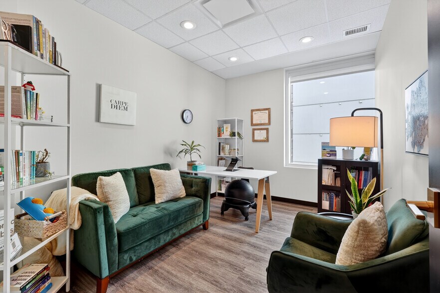 More Photos Of 2020 4th St SW, Calgary Office For Lease