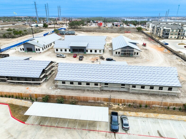 More Photos Of 211 Crossing Ave, San Antonio Office For Sale