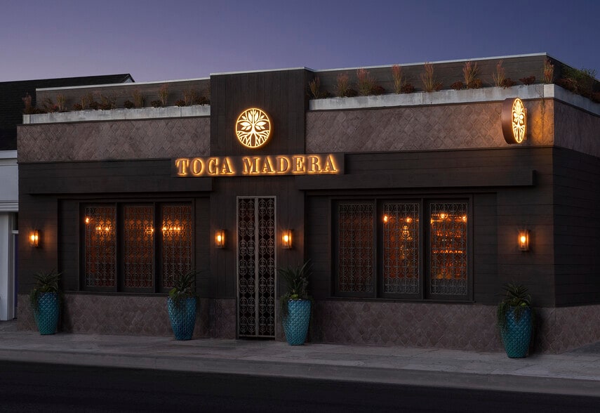 More Photos Of 8450 W 3rd St, Los Angeles Bar For Lease