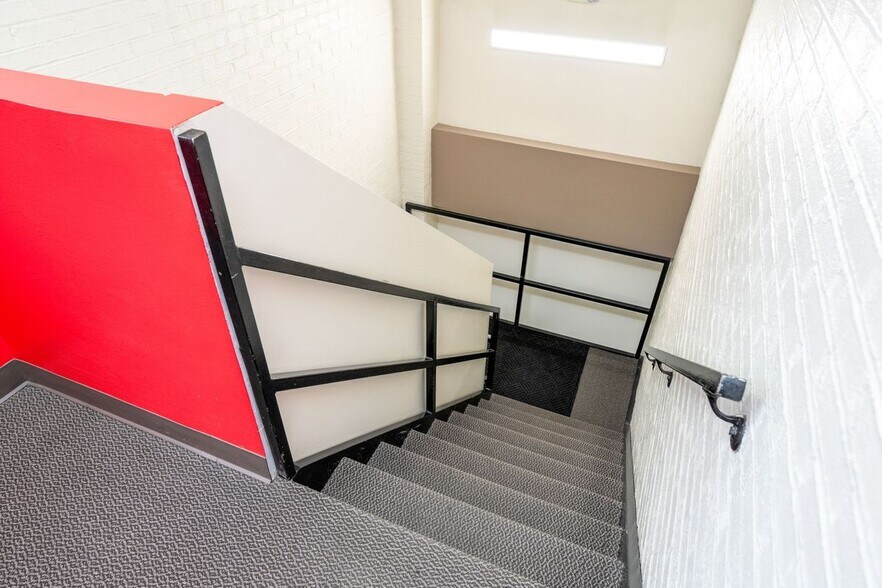 More Photos Of 4209 Shelbyville Rd, Louisville Office For Lease