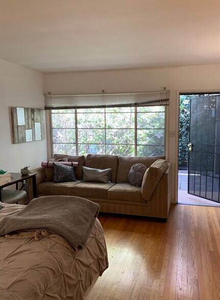 More Photos Of 1581 Manning Ave, Los Angeles Apartments For Sale