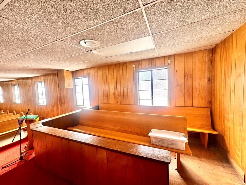 More Photos Of 105 Smith St, Beckley Religious Facility For Sale