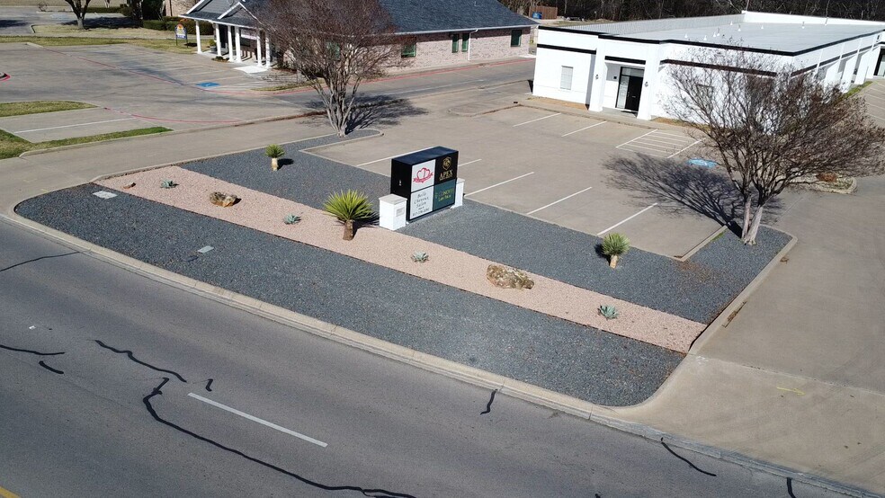 Primary Photo Of 504 N Ridgeway Dr, Cleburne Office For Lease