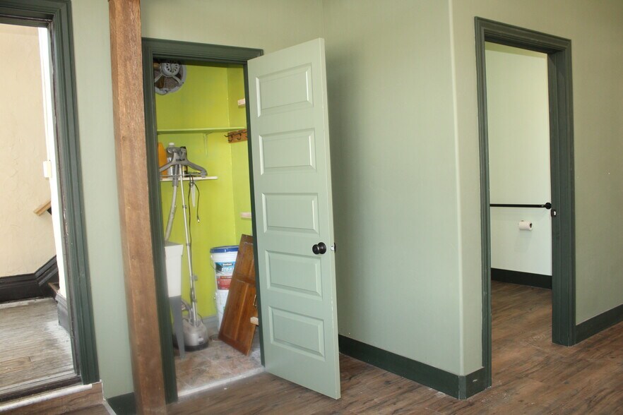 More Photos Of 944 Main St, Evanston Storefront Retail Office For Lease