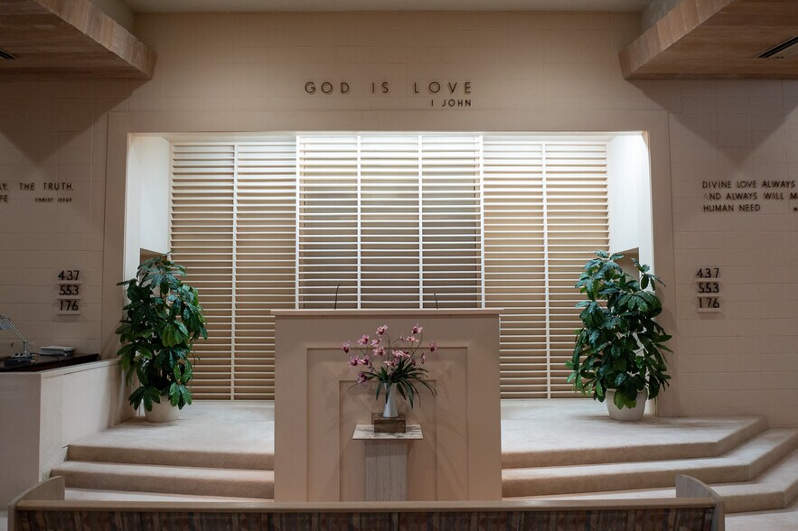 More Photos Of 605 S Riverside Dr, Palm Springs Religious Facility For Sale