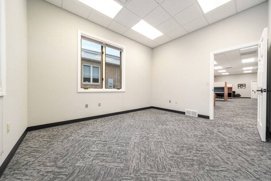 More Photos Of W6180 Aerotech Dr, Appleton Office For Lease